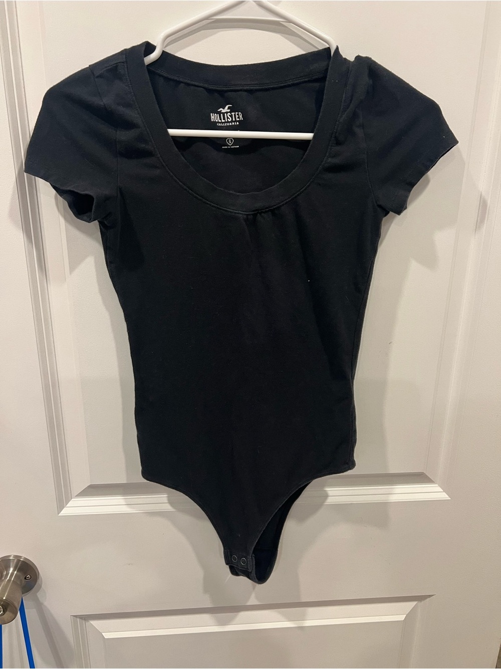 Hollister Black Short Sleeve Scoop-Neck Bodysuit